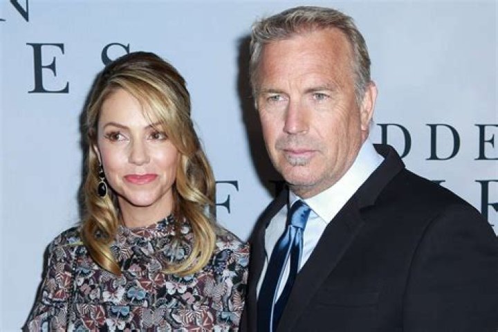 Kevin Costner-s Ex Details Outlandish Christmases Parties in Court