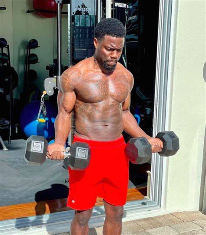 Kevin Hart shirtless