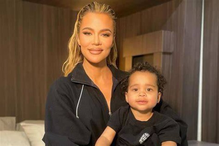 Khloe carried her son Tatum Robert Thompson in her arm