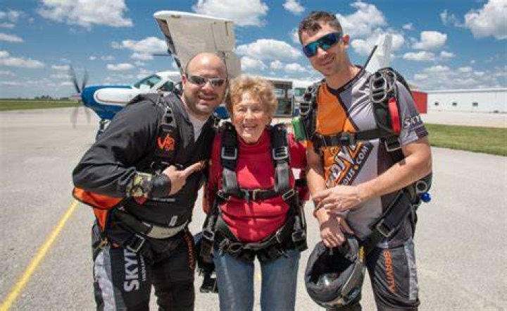 Kim is nearing 600 jumps on her way to 1,000 with the help of the skydiving community