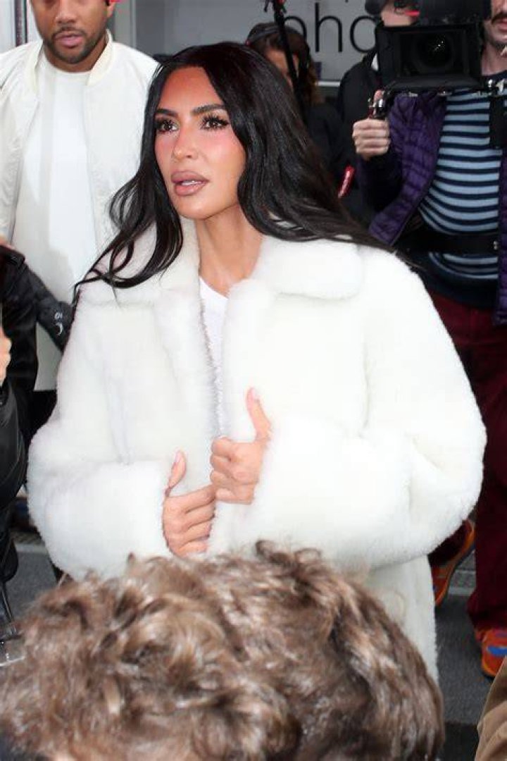 Kim, who was also seen without her wedding ring recently, is said to want joint legal and physical custody of the couple's kids