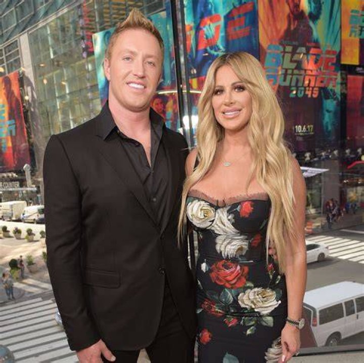 Kim Zolciak's 6-Year-Old Daughter Kaia Biermann Applies Lipstick Like a Pro