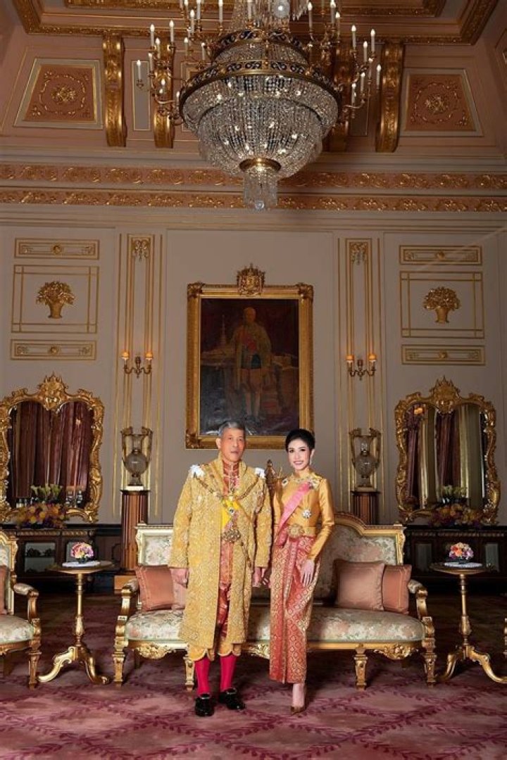 King Vajiralongkorn and Sineenat