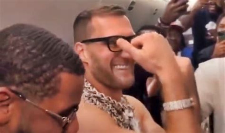 Kirk Cousins was dancing topless on the plane when Minnesota Vikings were celebrating a road win earlier this season