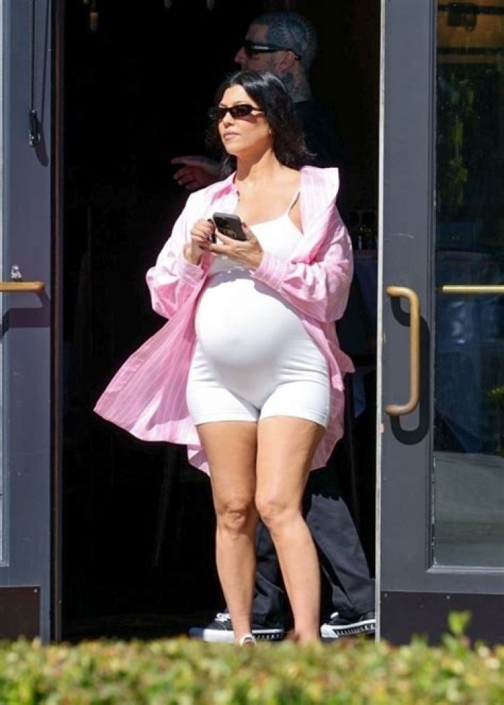 Kourtney had gone on lunch with Travis before her beach outing