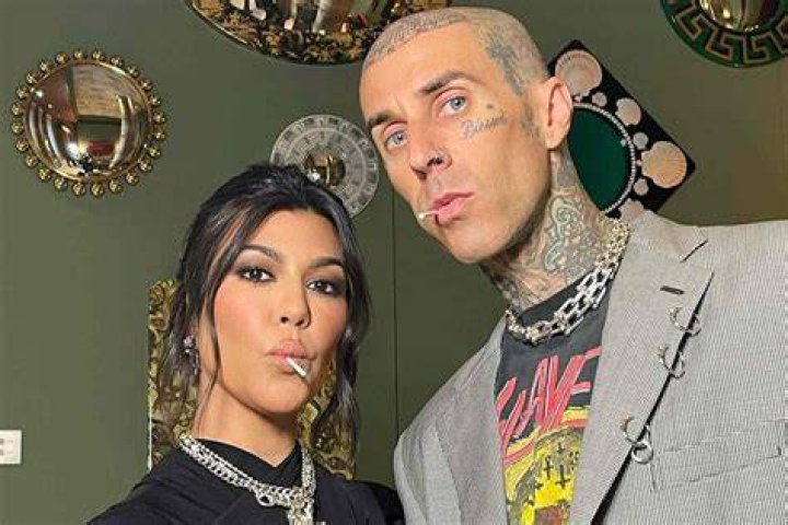 Kourtney Kardashian and her husband, Travis Barker, took a stroll on an LA beach after lunch