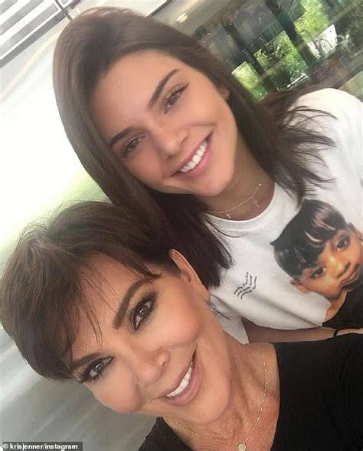 Kris shared a slew of snapshots of her and Khloe hanging out backstage at SNL