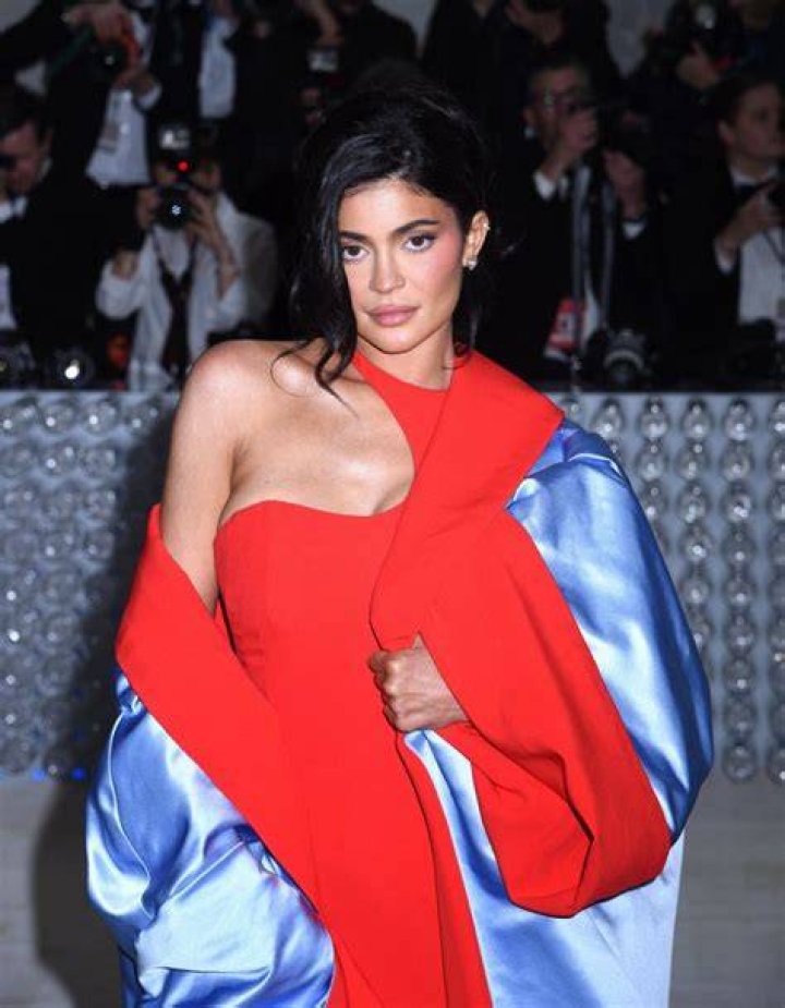 Kylie also shared some sexy bikini pics of her and her big sister Kim Kardashian