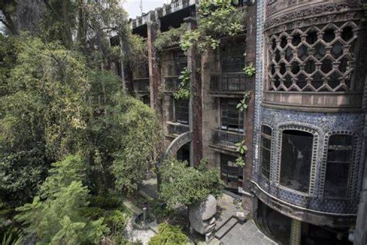 La Posada del Sol in Mexico City has been left to the elements for over 40 years