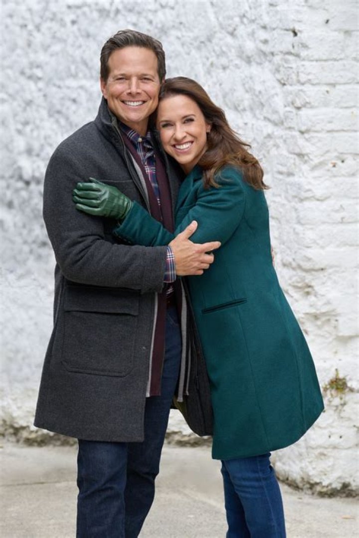 Lacey Chabert and Scott Wolf in Party Of Five