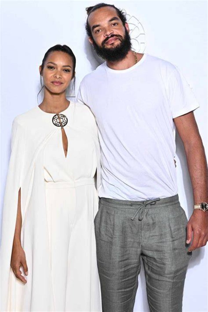 Lais was rejected by a number of different agencies who had her handing out flyers because she wasn&rsquo;t deemed curvy enough