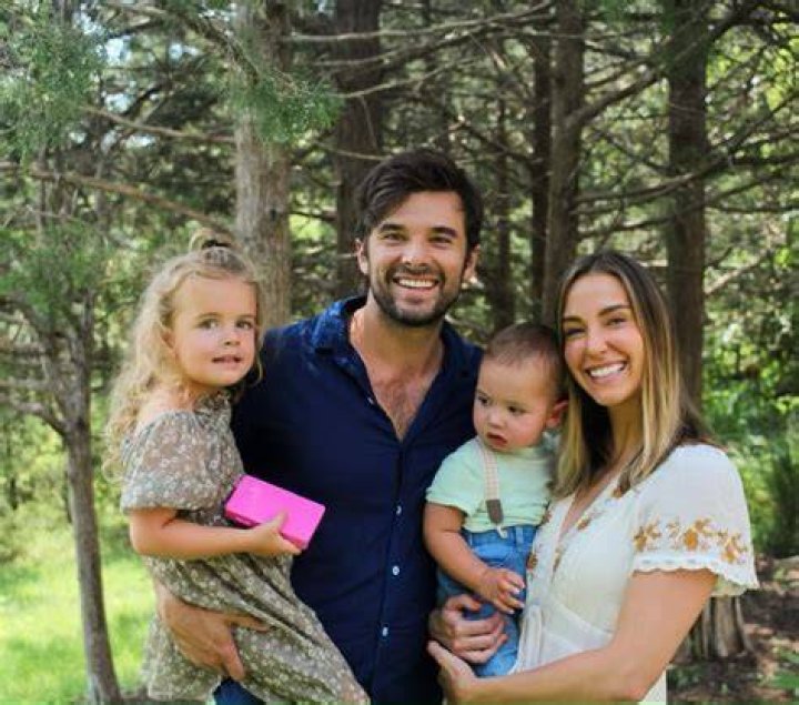 Lauren Swickard Wiki, Age, Instagram, Husband, A California Christmas, Bio