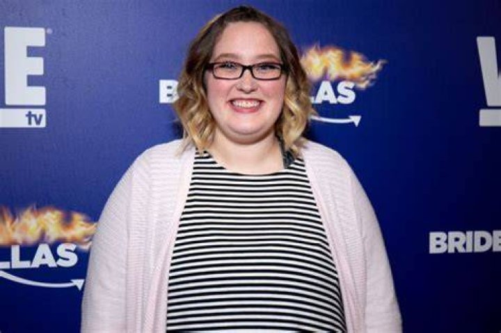  Lauryn Shannon proudly showed off a before and after pic of her tum following another week using Boom Bod weight loss shots