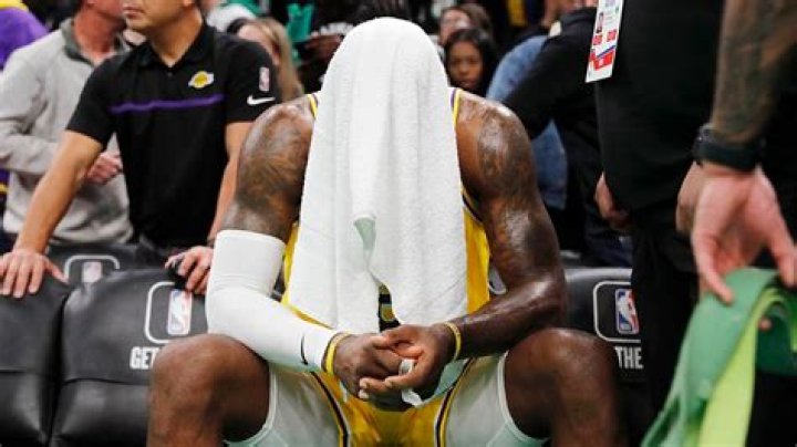 LeBron James&rsquo; resting his right foot after getting injured during a Lakers game on Sunday, February 26