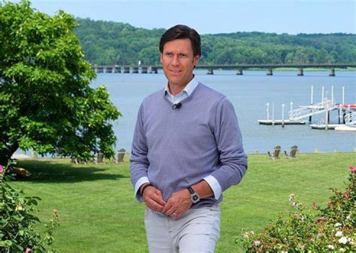 Lee Cowan Height, CBS, Wikipedia, Biography, Age, Wife, Salary, Net Worth Lee Cowan Height, CBS, Wikipedia, Biography, Age, Wife, Salary, Net Worth