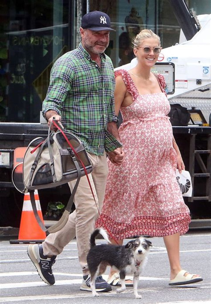 Liev Schreiber and Pregnant Taylor Neisen Step Out in the Hamptons Amid Marriage Reports 267