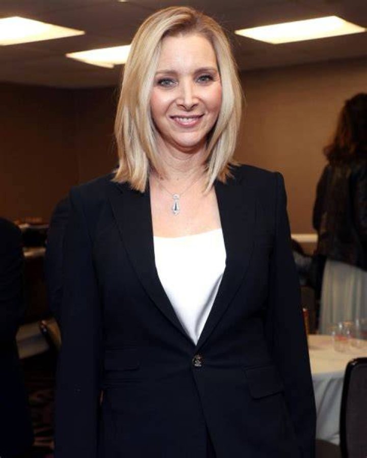 Lisa Kudrow Hilariously Skips Over &lsquo;Friends&rsquo; on HBO Max to Watch &lsquo;The Comeback&rsquo;