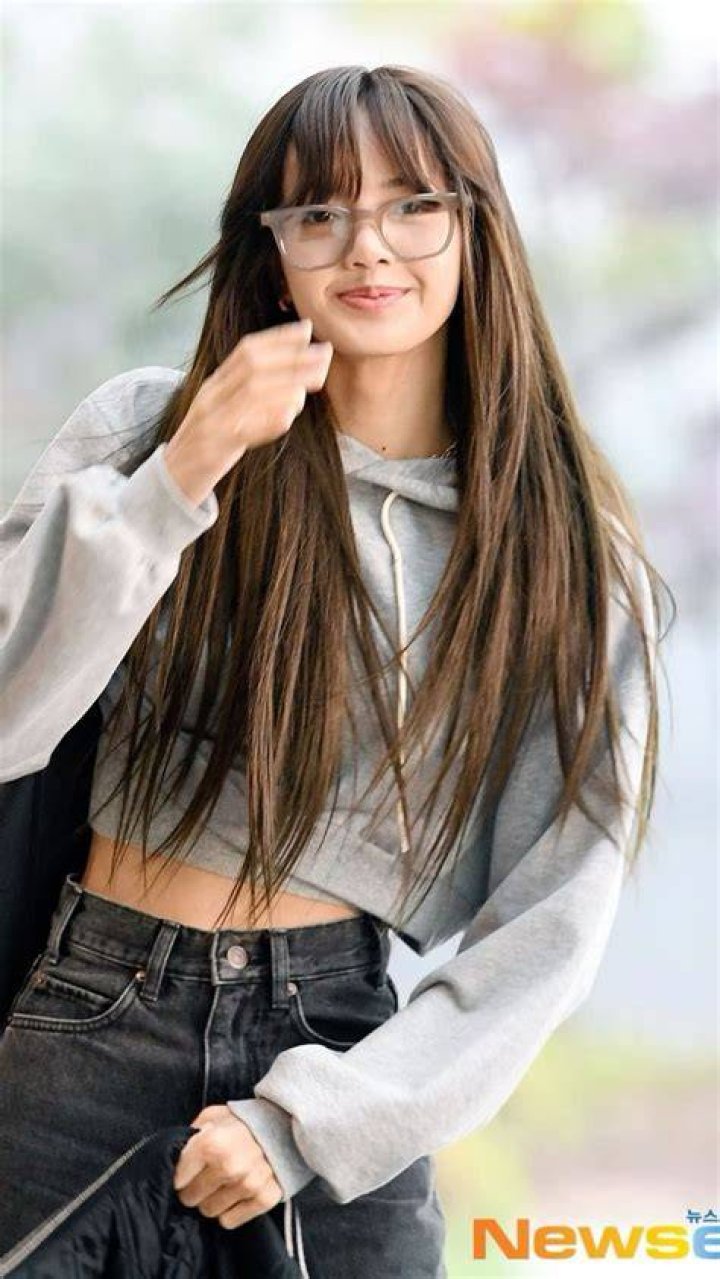 Lisa, pictured on her way to Epstein’s island in 2000, confronted Epstein over the incident