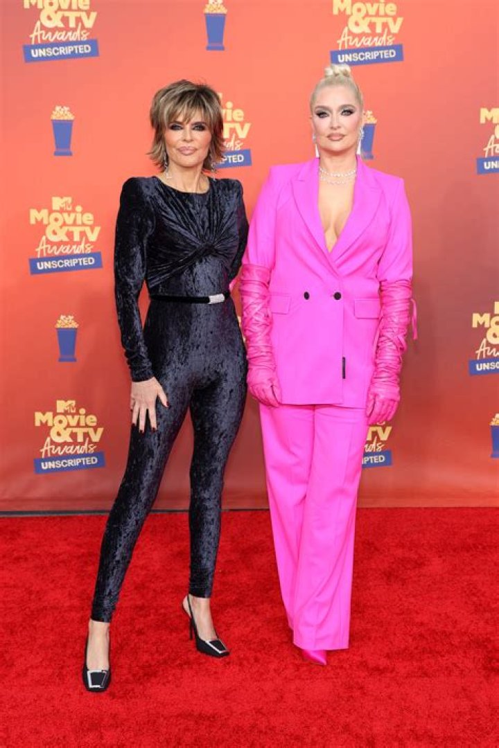 Lisa Rinna Reveals She Threw Out Garcelle’s Book — Not Erika