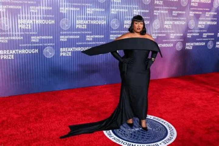 Lizzo stays close to her mom after the tragic passing of her dad in 2009