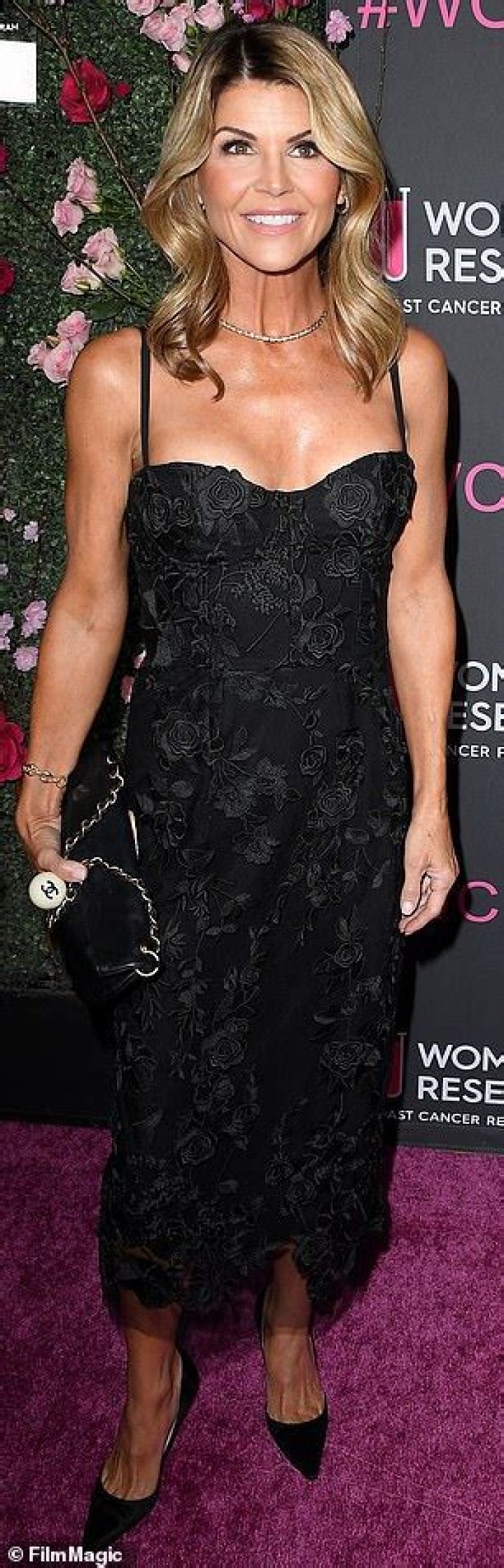 Lori exposed her chest during the Victoria’s Secret World Tour