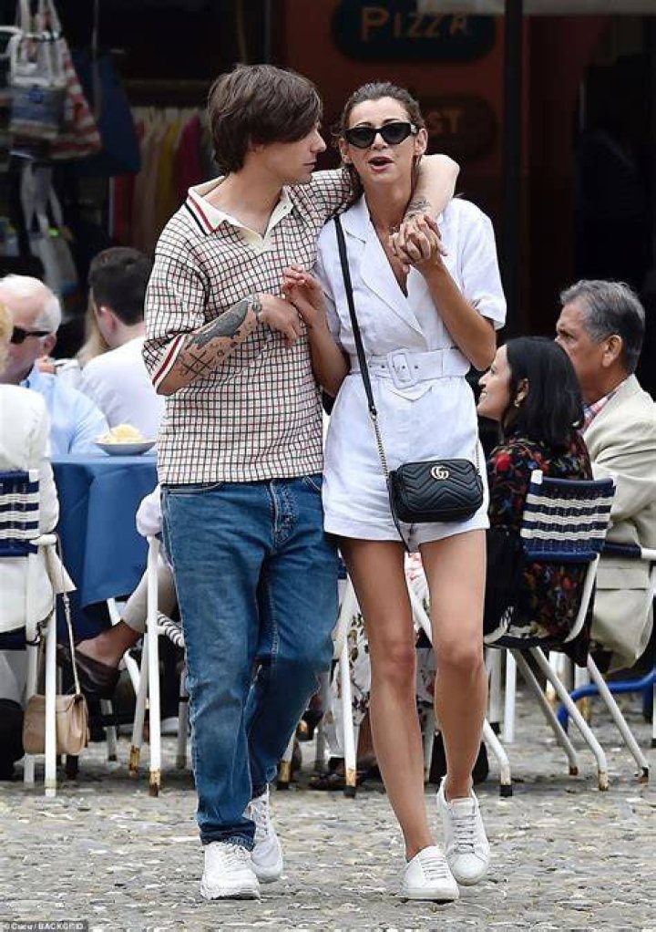 Louis and his girlfriend Eleanor first started dating in 2013