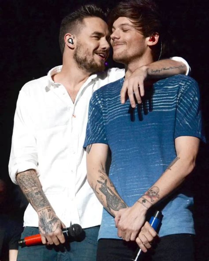 Louis Tomlinson and Liam Payne reunited in Leicester Square