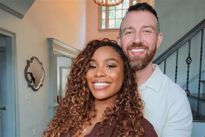 Love-is-Blind’s-Lauren-Admits-Things-Were-Difficult-Cameron-After-The-Show-002