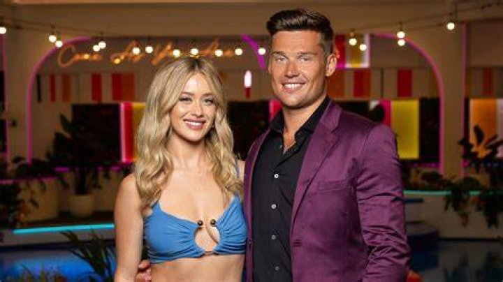 Love Island Fans Think Aaron Evans Does Same Handshake With Kaylor Martin and Daniela Ortiz Rivera