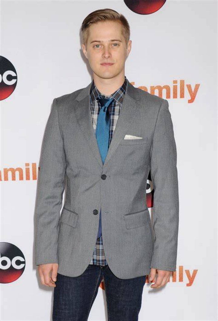 Lucas Grabeel Makes a Cameo on 'High School Musical' Reboot