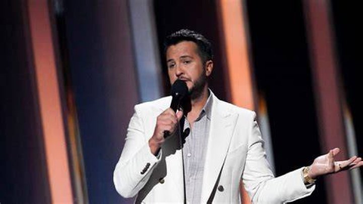 Luke Bryan Apologizes for &lsquo;Absurd&rsquo; Rant About Dustin Lynch