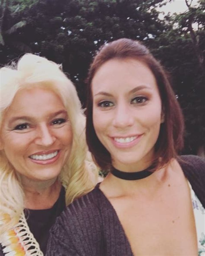  Lyssa slammed them over Twitter for dating only months after Beth passed away from cancer in June 2019