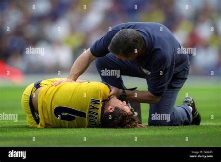  Mabbutt showing his injury after surgery