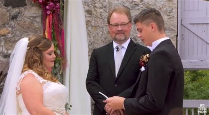 Maci opted to ignore tradition and wear a pink wedding dress