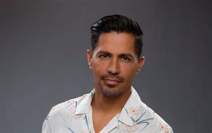Magnum PI Star Jay Hernandez Says He Didnt Love Shows Ending Ahead of Series Finale