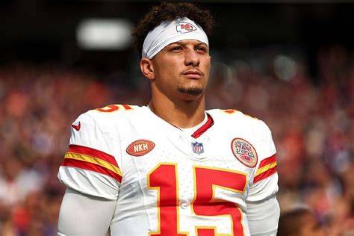 Mahomes was a 'die-hard Cowboys fan' growing up, idolizing Romo