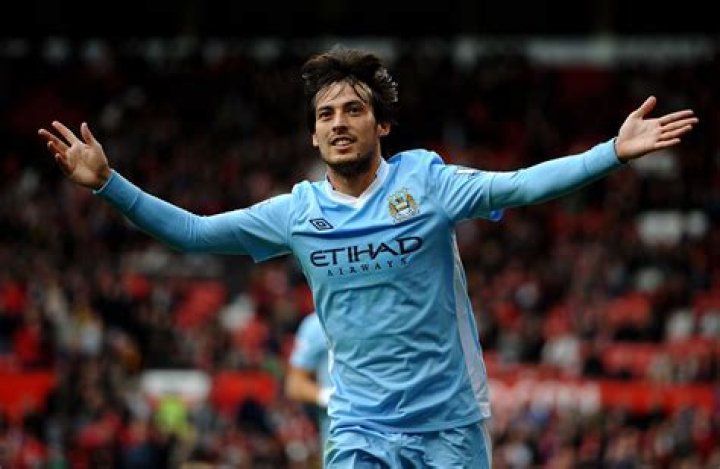  Man City legend David Silva boasts a thicker head of hair again