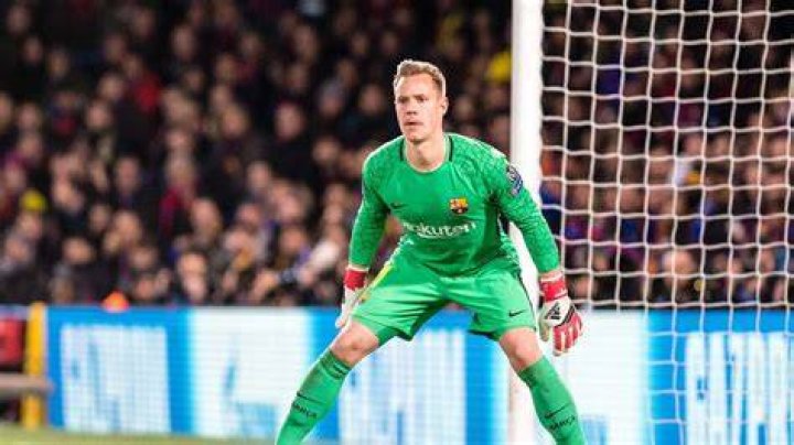  Marc-Andre ter Stegen opted to wear gloves for his drive in
