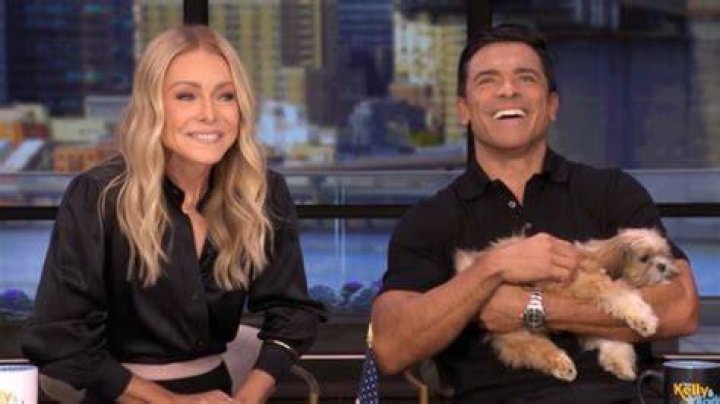 Mark Consuelos and Kelly Ripa Get Flirty on 'Live' While Gushing Over Their Naked Bodies