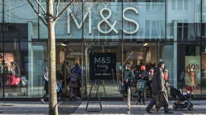 Marks and Spencer are now selling sparkly gin snow globes in time for Xmas