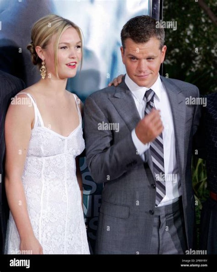 Matt Damon and Julia Stiles in Jason Bourne.
