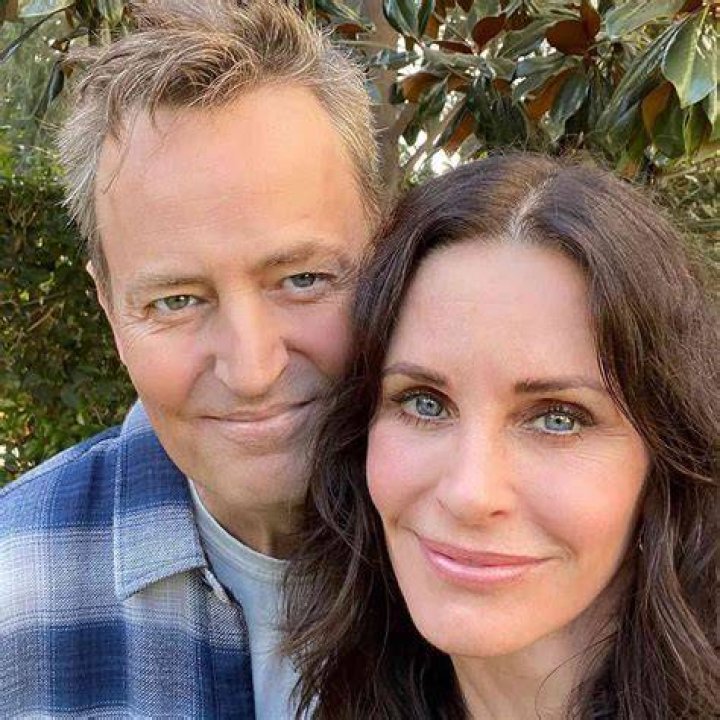 matthew perry courteney cox friends