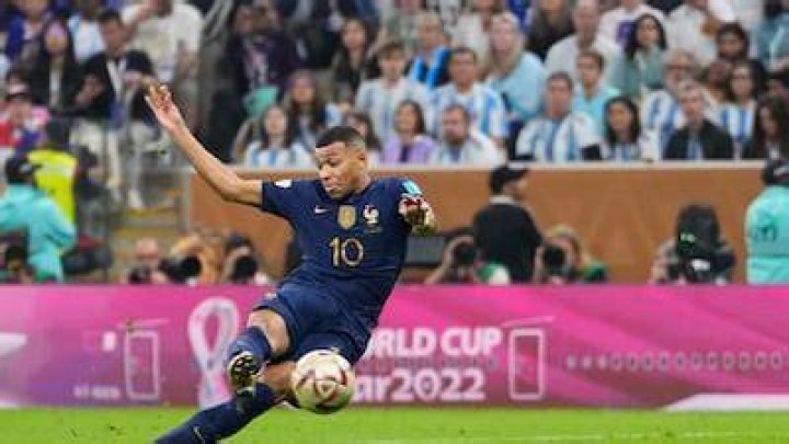 Mbappe volleyed in to make it 2-0 on 19 minutes