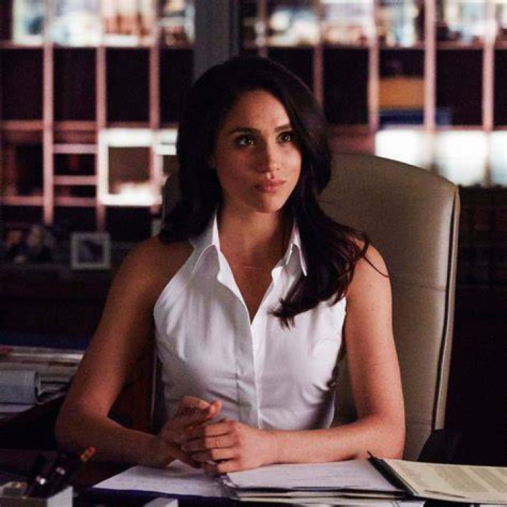 Meghan Markle as Rachel Zane and Wendell Pierce as Robert Zane on Suits Meghan Markles Suits Dad Wendell Pierce Slams Racist British Monarchy