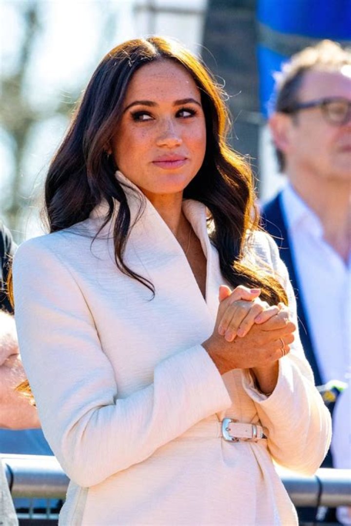 Meghan Markle&rsquo;s &lsquo;Raising the Future&rsquo; T-Shirt Is the Ultimate Mom Attire