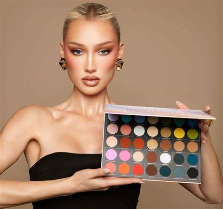 Meredith Duxbury x Morphe Exclusive