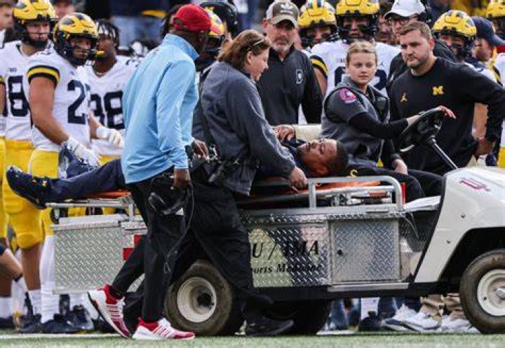 Mike Hart was carted off the field after collapsing on the sideline early in Saturday&rsquo;s game in Bloomington