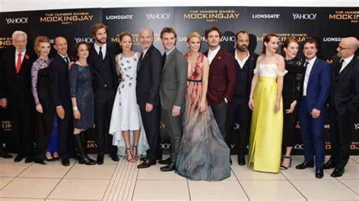 Mockingjay cast