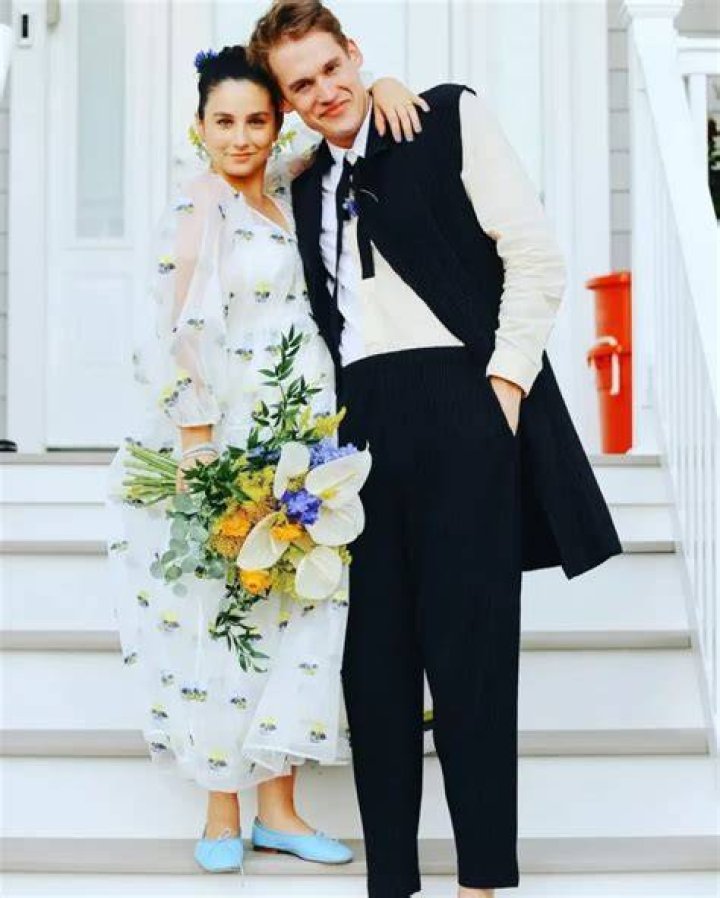 Molly Ephraim Married, Husband, Age Wiki, Biography HeightMolly Ephraim Married, Husband, Age Wiki, Biography Height