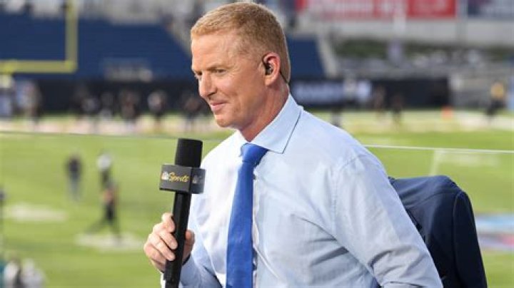 NFL fans want Jason Garrett to stop looking at the camera with a creepy smile at the end of Sunday Night Football's halftime teaser